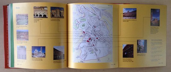 Open boek met een plattegrond van Siena en foto's van gebouwen.