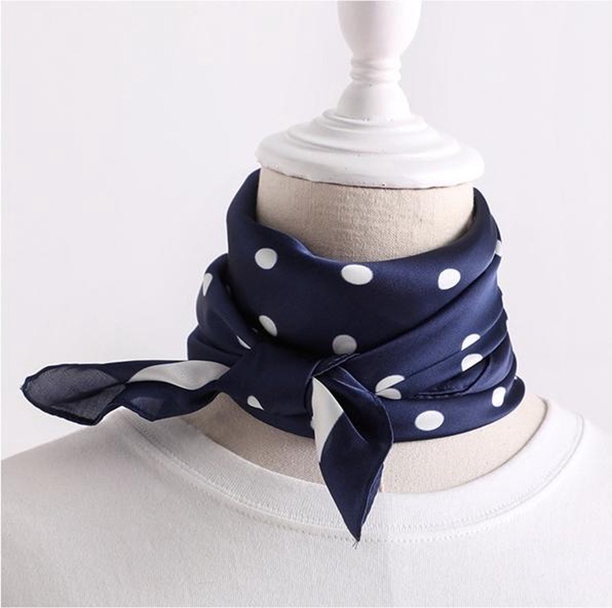 Halsdoek Dames – Sjaaltje – Witte Stippen - 70 x 70cm
