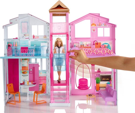 Barbie Malibu huis met poppen, lift, keuken, woonkamer en slaapkamer.