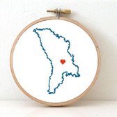 Moldava borduurpakket  - geprint telpatroon om een kaart van Moldavië te borduren met een hart voor Chisinau  - geschikt voor een beginner