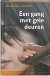 Boekomslag van Een gang met gele deuren
