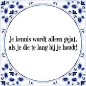 Tegeltje met Spreuk (Tegeltjeswijsheid): Je kennis wordt alleen gejat, als je die te lang bij je houdt! + Kado verpakking & Plakhanger