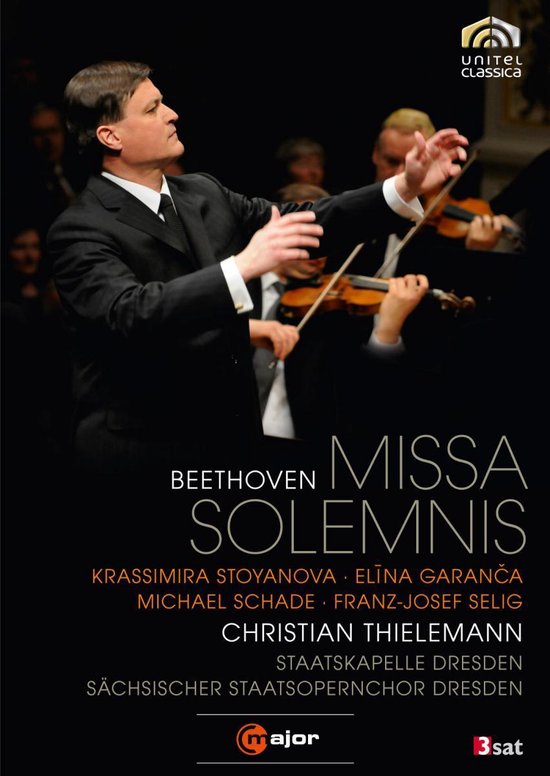 Dirigent leidt orkest met de tekst 'Beethoven Missa Solemnis'