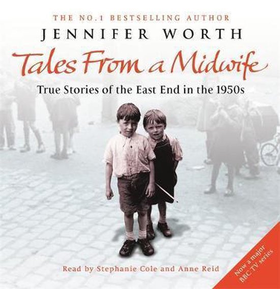 Boekhoes: 'Tales From a Midwife' door Jennifer Worth. Twee kinderen staan op een stenen ondergrond. De titel luidt: 'Tales From a Midwife'.