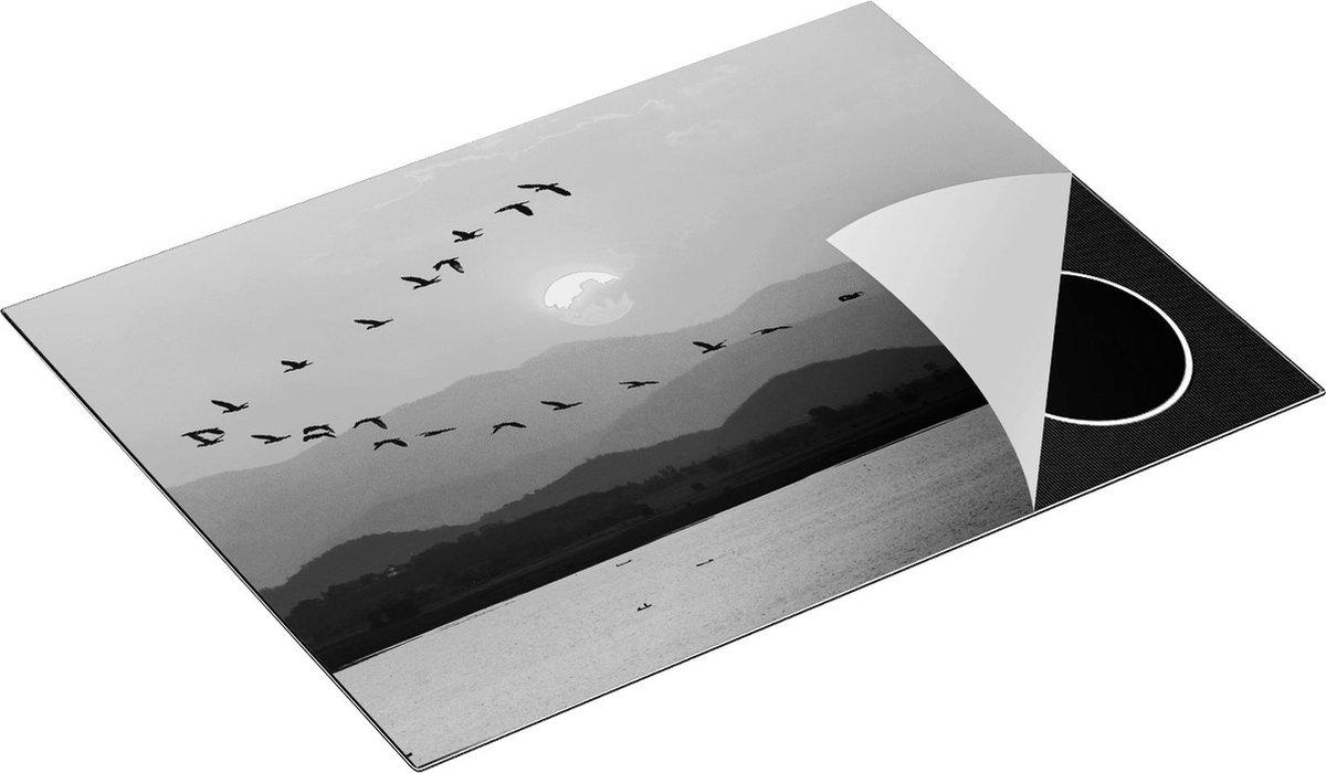 Chefcare Inductie Beschermer Silhouet van Zwerm Vogels bij Zonsondergang - Zwart Wit - 70x50 cm - Afdekplaat Inductie - Kookplaat Beschermer - Inductie Mat
