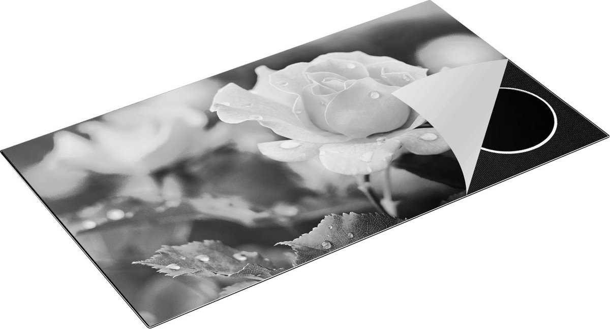 Chefcare Inductie Beschermer Roze Roos met Waterdruppels - Zwart Wit - 95x50 cm - Afdekplaat Inductie - Kookplaat Beschermer - Inductie Mat