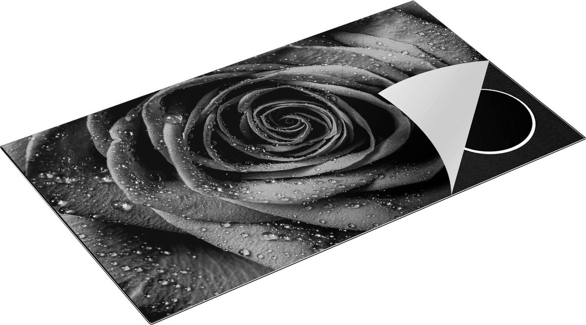 Chefcare Inductie Beschermer Rode Roos met Waterdruppels - Bloem - Zwart Wit - 91,2x52 cm - Afdekplaat Inductie - Kookplaat Beschermer - Inductie Mat