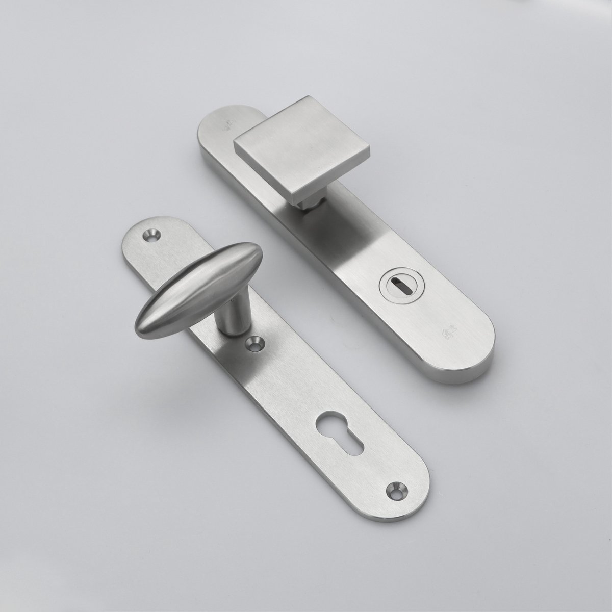 MASSIEF RVS Tzunali Deurbeslag. Model MINHO SKG*** BREED T=15/5 VKTB (kerntrek) PC92 BUITEN KNOP ALMADA; BINNEN KRUK OVIDIO