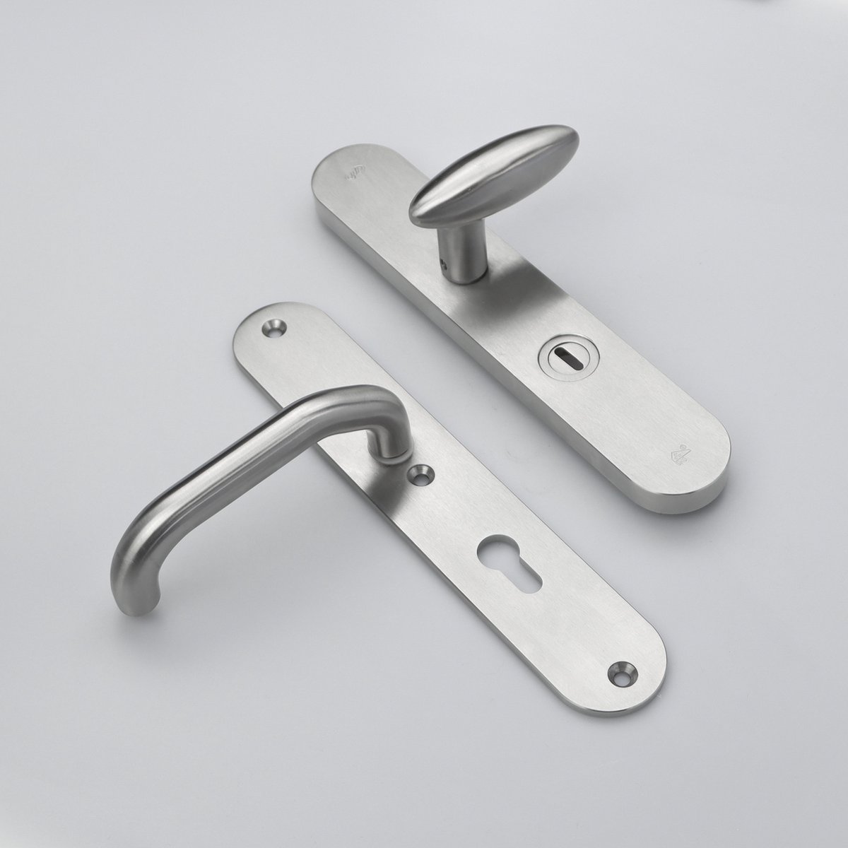 MASSIEF RVS Tzunali Deurbeslag. Model MINHO SKG*** BREED T=15/5 VKTB (kerntrek) PC72  BUITEN KNOP OVIDIO; BINNEN KRUK FORNOS