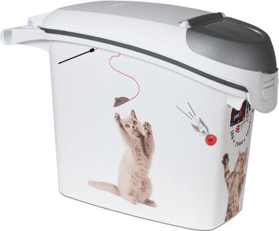 Witte bak met grijze deksel en handvat. Decoratie van katten die spelen met muizen en rode balletjes.