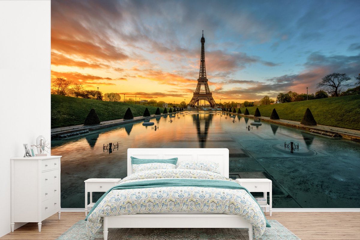 Lot triatlon schuur Behang - Fotobehang Uitzicht vanaf het water over de Eiffeltoren - Breedte  360 cm x... | bol.com