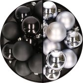 24x stuks kunststof kerstballen mix van zwart en zilver 6 cm - Kerstversiering