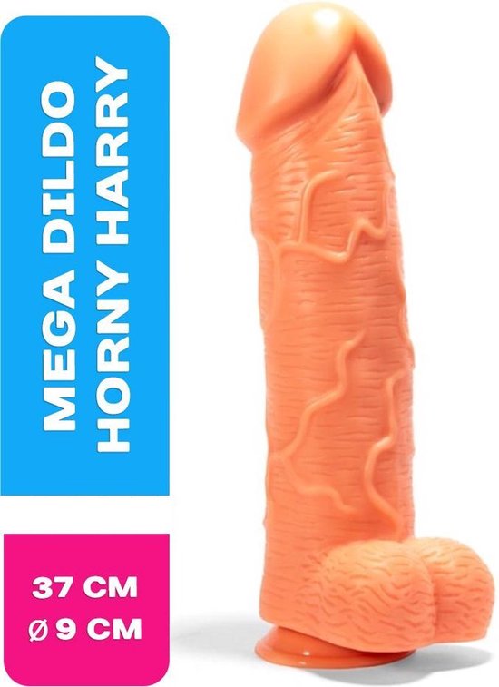 Qiz jinsiy aloqa mashinasiga boglangan.