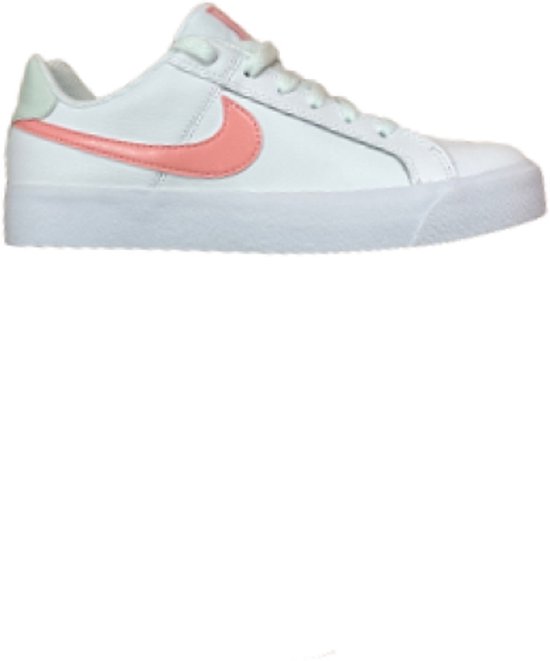 wmns court royale nike
