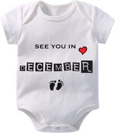 Hospitrix Baby Rompertje met Tekst Coming soon December | Korte Mouw | Cadeau voor Zwangerschap | Bekendmaking | Aankondiging | Aanstaande Moeder