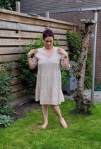 Linnen jurk in kleur BEIGE met volants knopjes en korte mouwen