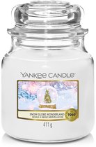 Yankee Candle Snow Globe Wonderland Medium Jar