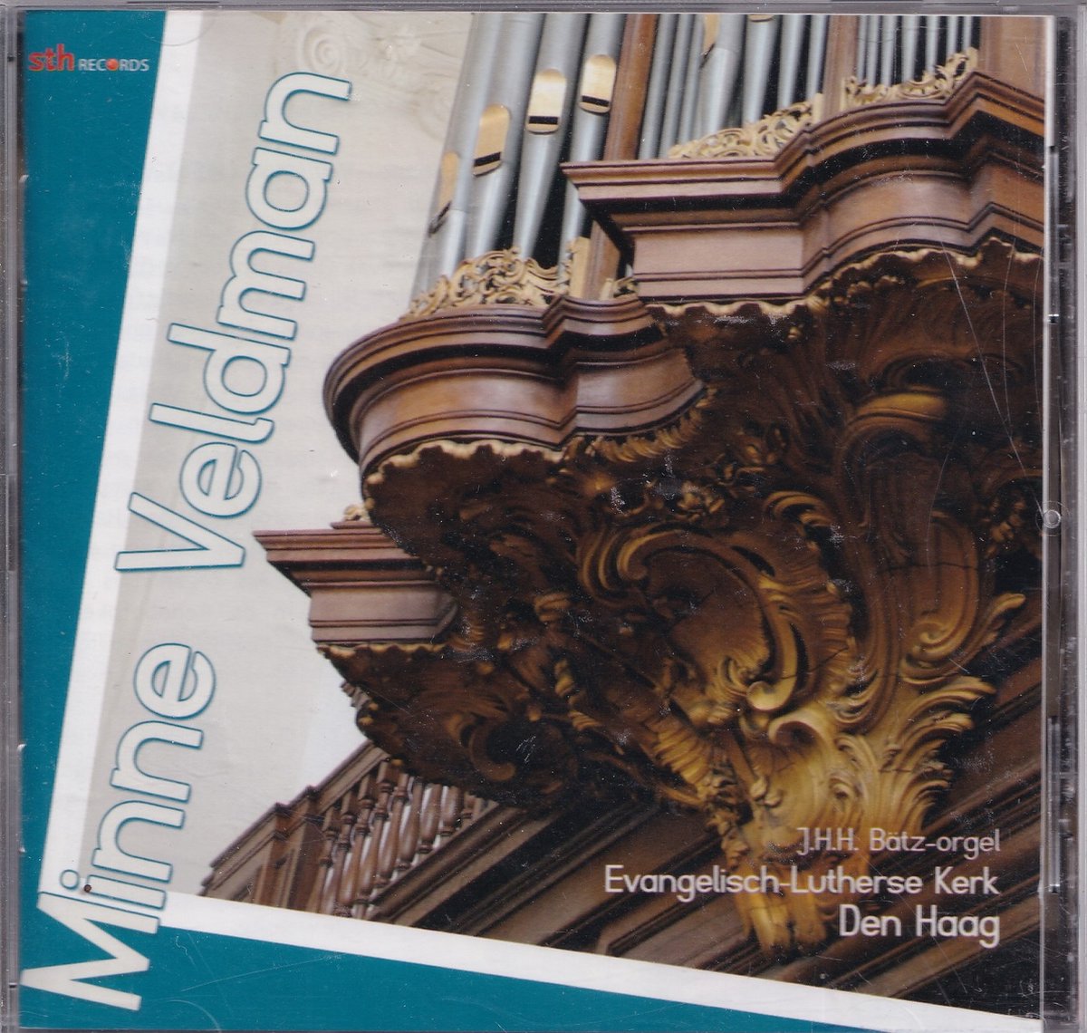 Minne Veldman bespeelt het orgel van