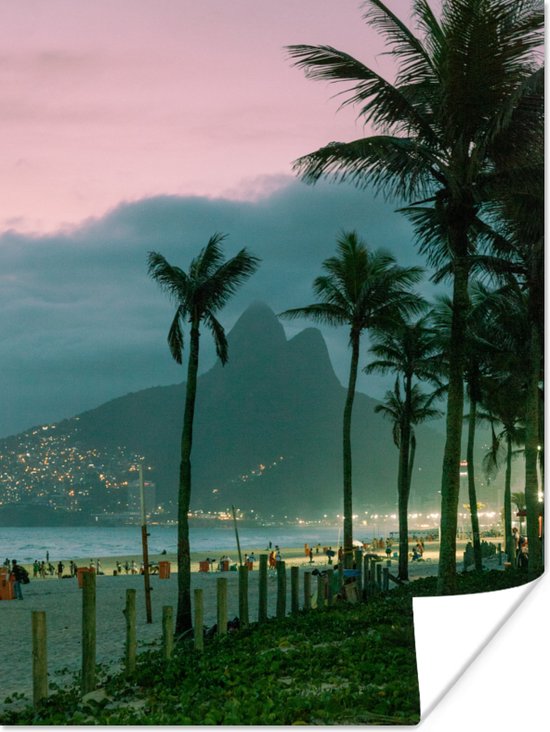 Poster Berg bij Ipanema-strand tussen de palmen in Rio de Janeiro - 90x120 cm