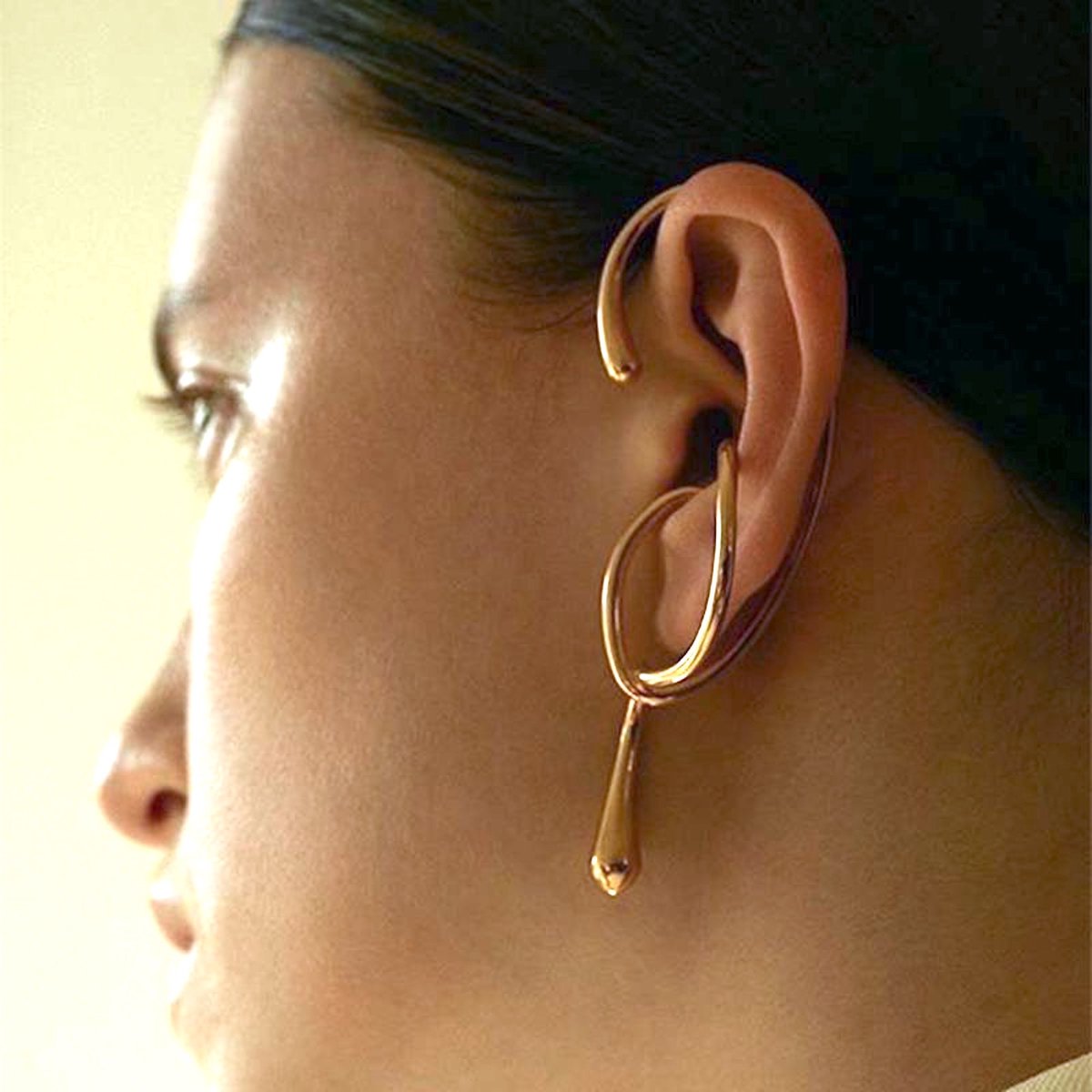 Uniek ontwerp met vloeiende lijn grote oormanchet uit één stuk-goud-left ear