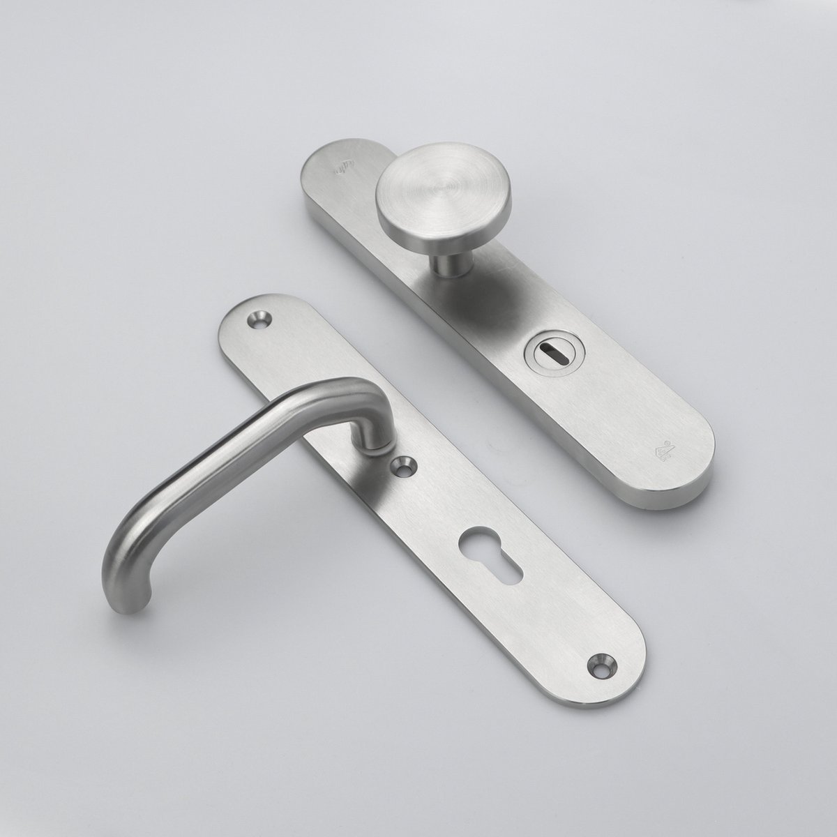 MASSIEF RVS Tzunali Deurbeslag. Model MINHO SKG*** BREED T=15/5 VKTB (kerntrek) PC72 BUITEN KNOP TORRES C; BINNEN KRUK FORNOS