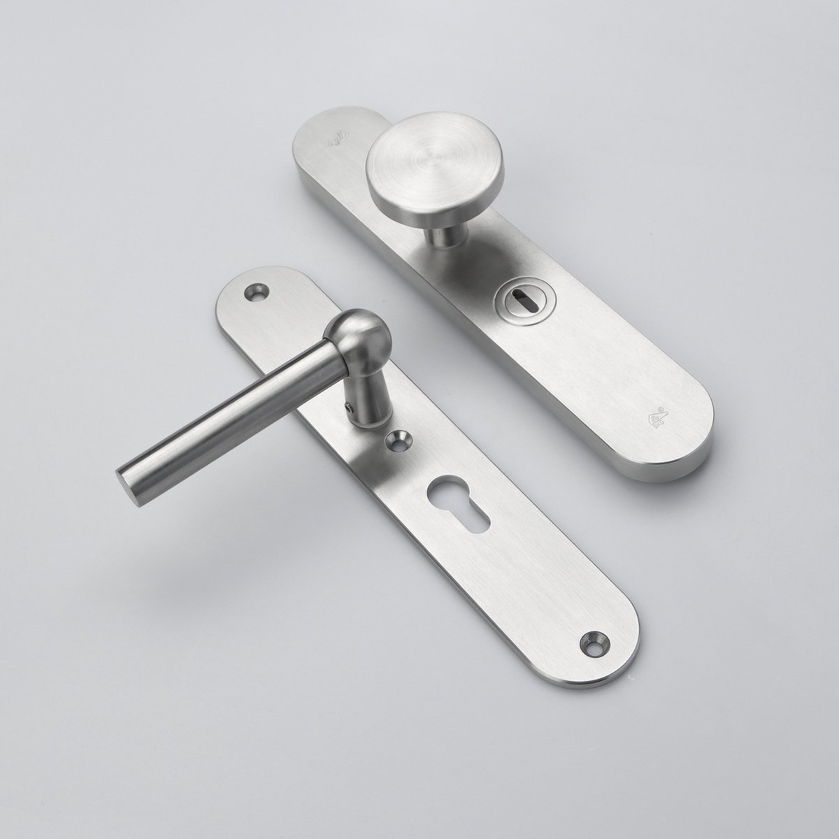 MASSIEF RVS Tzunali Deurbeslag. Model MINHO SKG*** BREED T=15/5 VKTB (kerntrek) PC55 BUITEN KNOP TORRES C; BINNEN KRUK LONDEN
