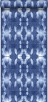 krijtverf eco texture vliesbehang tie-dye shibori motief intens jeans indigo blauw - 148685 ESTAhome