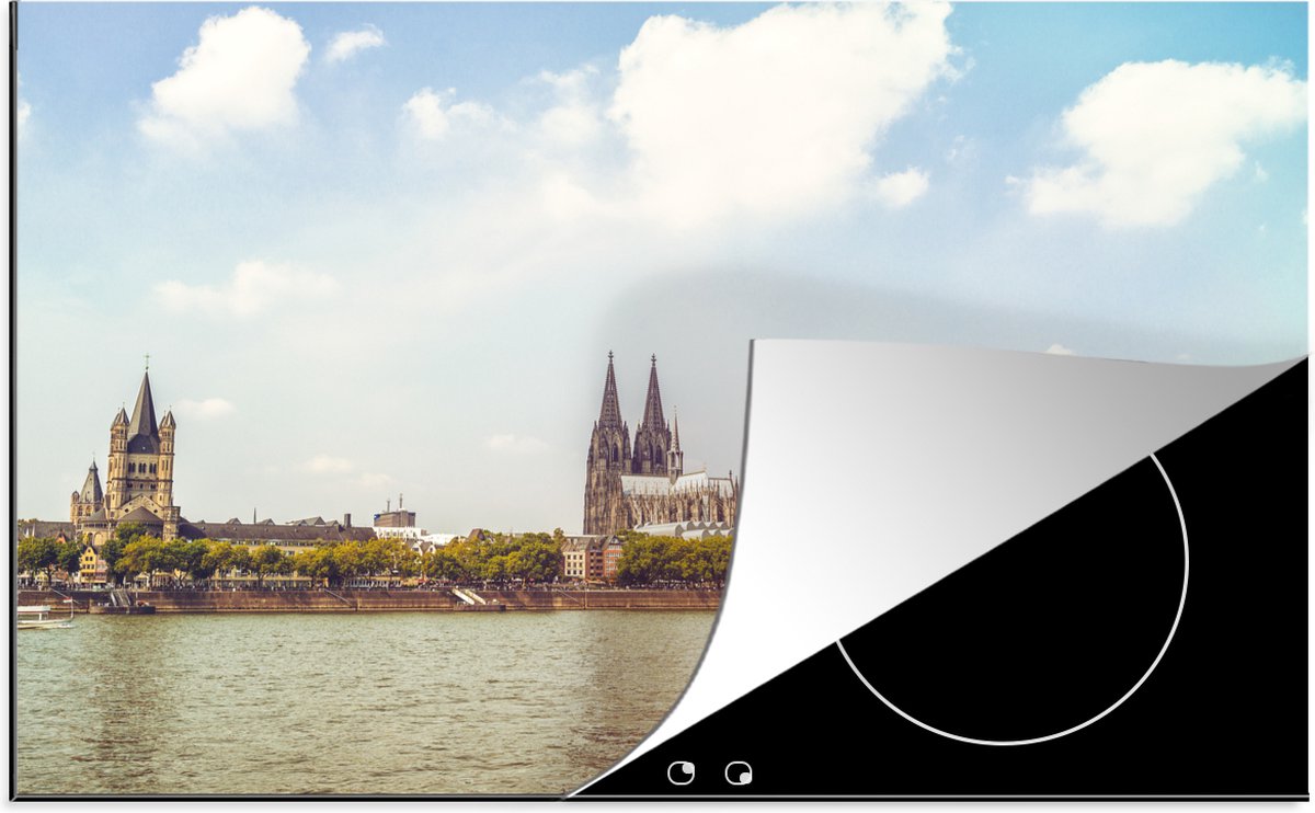 KitchenYeah® Inductie beschermer 81.2x52 cm - Skyline van Keulen met de rivier de Rijn in Duitsland - Kookplaataccessoires - Afdekplaat voor kookplaat - Inductiebeschermer - Inductiemat - Inductieplaat mat