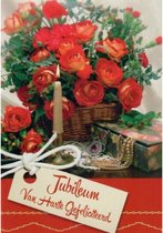 Jubileum! Van harte gefeliciteerd! Een prachtige kaart met een mand vol rode rozen voor een speciale gelegenheid! Een leuke kaart om zo te geven of om bij een cadeau te voegen. Een dubbele wenskaart inclusief envelop en in folie verpakt.