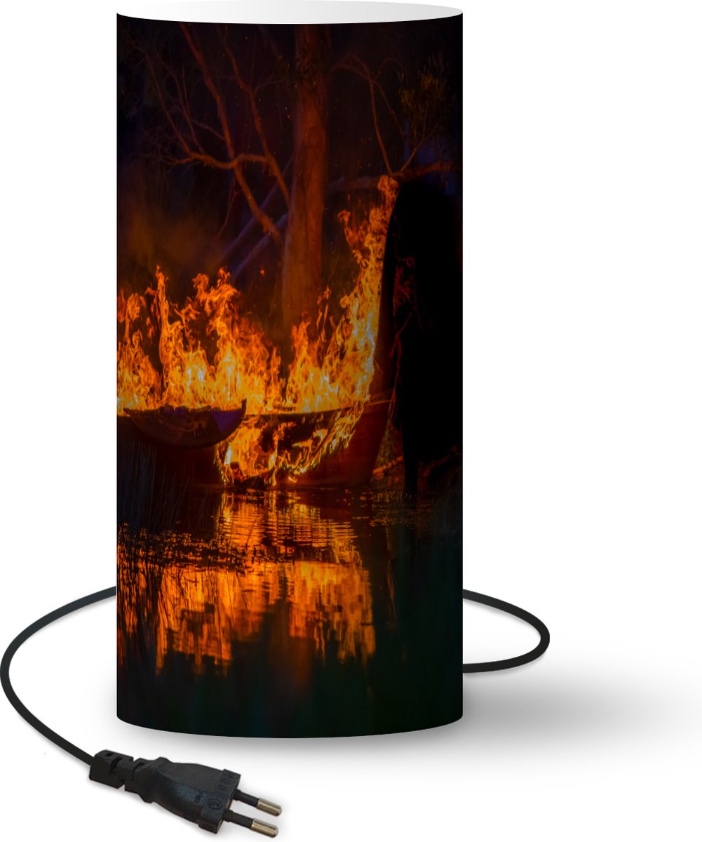 Lamp - Nachtlampje - Tafellamp slaapkamer - Brandende Vikingschip - 54 cm hoog - Ø24.8 cm - Inclusief LED lamp