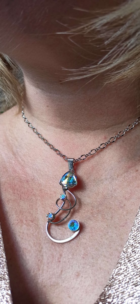 CHEEK Handgemaakt juweel - Italiaans design met SWAROVSKI ELEMENTS™ Ketting 45 cm - Lengte 6 cm x2,5 cm - Juweel van gerhodineerd materiaal.