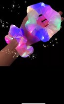 Lichtroze scrunchie - lichtgevende scrunchies - festival - tomorrowland - festival haarband scrunchie met led lichtjes roze - bohemian festival - bohemian - lichtgevende haar elastiek- licht roze haar elastiek-Haaraccessoires - roze accessoire