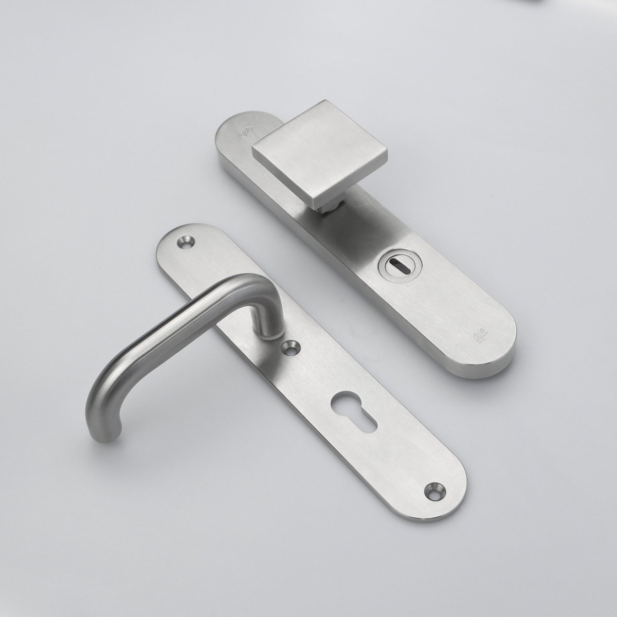 MASSIEF RVS Tzunali Deurbeslag. Model MINHO SKG*** BREED T=15/5 VKTB (kerntrek) PC72 BUITEN KNOP ALMADA; BINNEN KRUK VIGO