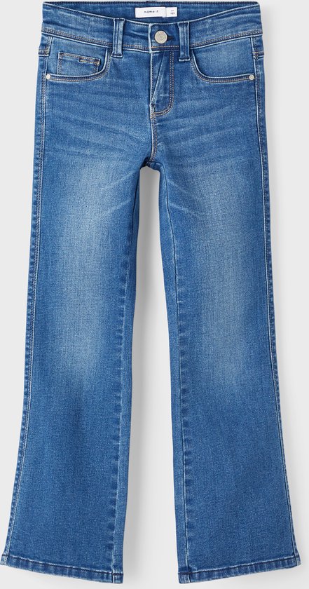 Blauwe jeans met lach aan de onderkant en lichte wassing.