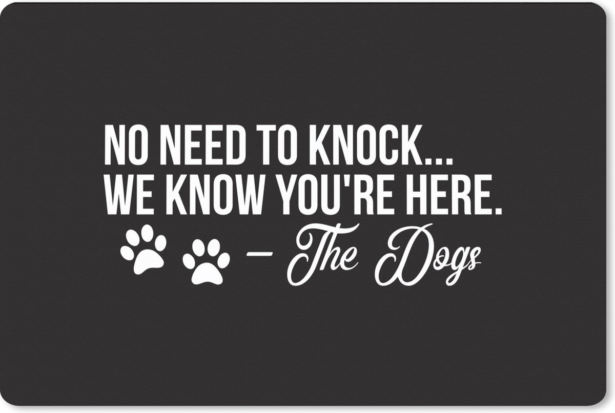 Muismat XXL 120x80 cm - Bureau onderlegger - Bureau mat Quotes - Spreuken - Hond - No need to knock we know you're here - Bureaumat - Gaming mousepad xl - Bureaulegger groot - Computer deskmat