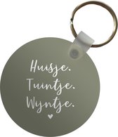 Sleutelhanger - Tekst - Huisje, tuintje, wijntje - Thuis - Quotes - Wijn - Plastic - Rond - Uitdeelcadeautjes