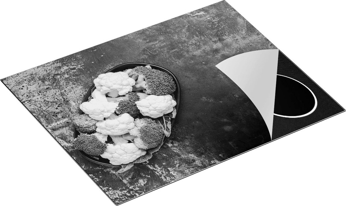 Chefcare Inductie Beschermer Bloemkool met Brocolli op Zwarte Marmer - Zwart Wit - 65x55 cm - Afdekplaat Inductie - Kookplaat Beschermer - Inductie Mat
