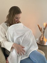 Borstvoedingsdoek voedingsdoek broderie met zicht op baby tijdens de borstvoeding lekker luchtig voor de warme dagen