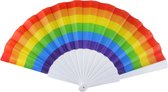 1x Spaanse hand waaiers regenboog/rainbow/pride vlag 14 x 23 cm - Zomer accessoires - Verkoelings producten - Pride musthaves