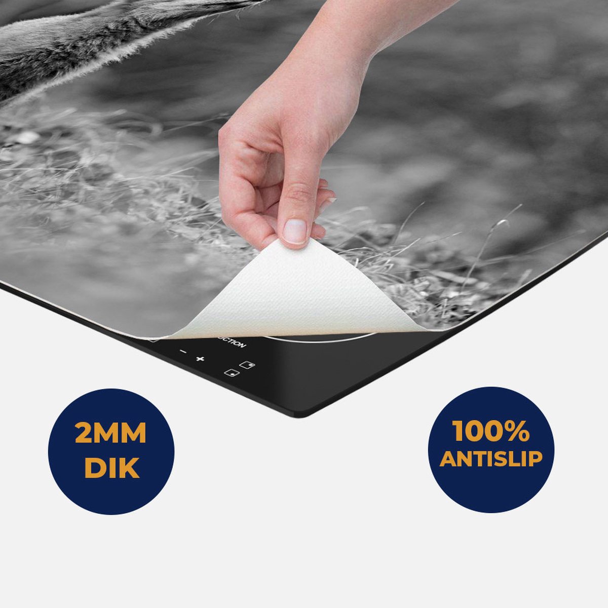 Chefcare Inductie Beschermer Vos in het Bos tussen de Bladeren - Zwart Wit - 57,6x51,6 cm - Afdekplaat Inductie - Kookplaat Beschermer - Inductie Mat