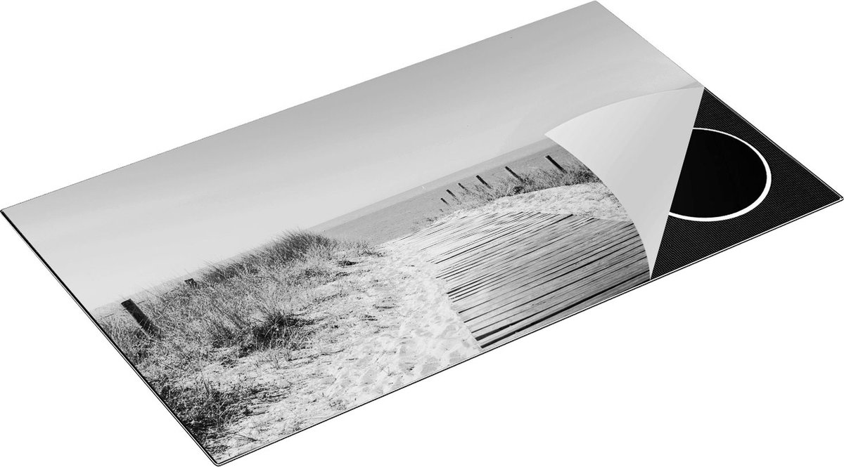 Chefcare Inductie Beschermer Voetpad in De Duinen met Zee op de Achtergrond - Zwart Wit - 89,6x51,6 cm - Afdekplaat Inductie - Kookplaat Beschermer - Inductie Mat