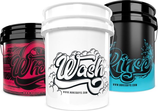Nuke Guys Autowas set Skull. Met de nieuwe transparante Skull emmer 5 gall, 500 ml Shampoo, 1000 Ml Velgenreiniger , 1000 ML Vliegenreiniger, 100 Ml Luchtvervrisser, Washmitt en droogdoek 40x40 1400 gsm