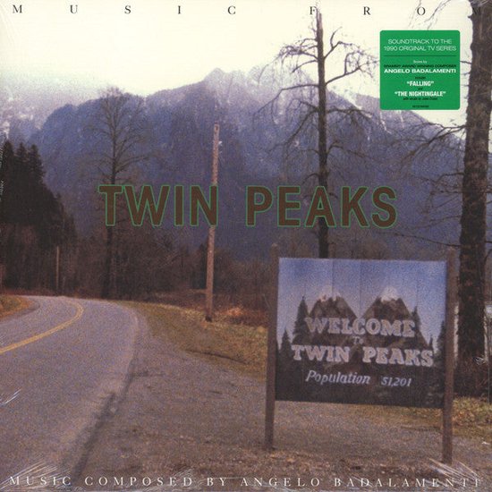 Pochette d'album Twin Peaks avec panneau 'Welcome to Twin Peaks' et paysage de montagne. Autocollant avec 'Soundtrack to the 1990 Original TV Series'.