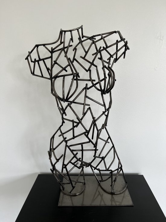 Metalen Sculptuur Spiky Women % 100 Handmade