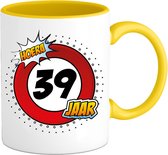 39 Jaar Verkeersbord Mok met tekst | Grappig Verjaardag Beker Cadeau | Bedrukte Koffie en Thee Mokken | Zwart | 330 ML