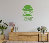 Stickerheld - Muursticker Best dad ever - Woonkamer - Vaderdag - Bolhoed, vergrootglas en snor - Engelse Teksten - Mat Lichtgroen - 78.3x55cm
