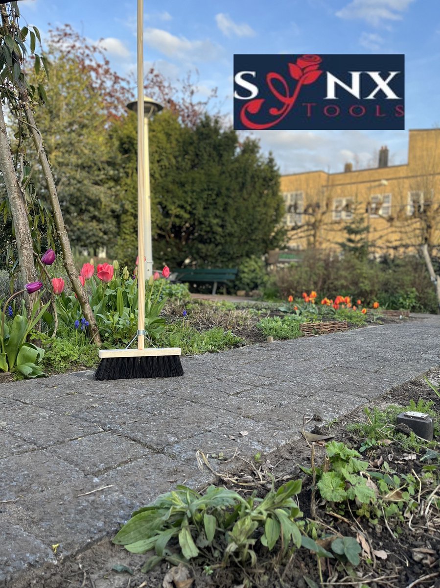 Goedkoopste Synx Tools bezem Stadsbezem Straatbezem 30CM - Colombo Bezem - Natuurvezel haren - Straatbezem haren - Bezems Buiten - Schrobborstels - Buitenbezem - schoonmaakartikelen - Incl. Steel 150cm