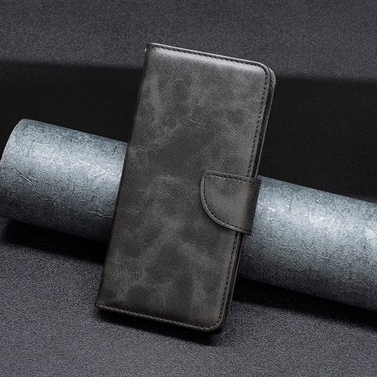 Étui portefeuille vintage noir pour téléphone avec fermeture à bouton-pression.