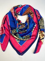 Vierkante sjaal met fashion print 130 x 130 cm / 70% viscose met 30 % zijde (glad materiaal)