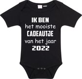 Baby rompertje met leuke tekst | Ik ben het mooiste cadeautje van het jaar 2022 |zwangerschap aankondiging | cadeau papa mama opa oma oom tante | kraamcadeau | maat 80 zwart